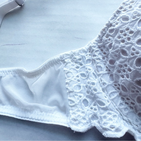 Victorias Secret 2 x Dream Angels Push up Bras in White & Black Lace - Picture 10 of 16